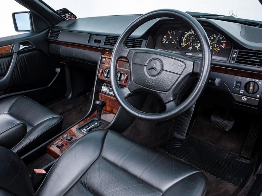 Mercedes-Benz 320 CE Cabrio 1992 года  (UK) (фото 7 из 8)